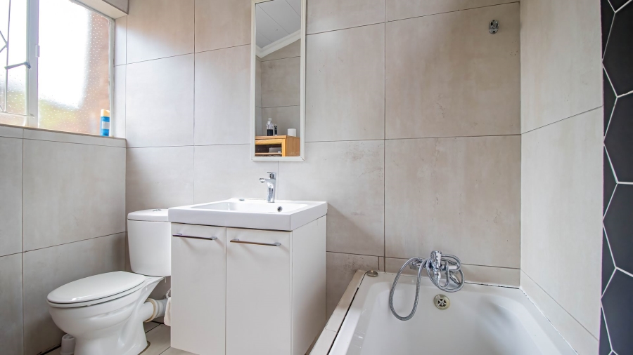 5 Bedroom Property for Sale in Mondeor Gauteng