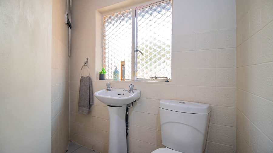 5 Bedroom Property for Sale in Mondeor Gauteng