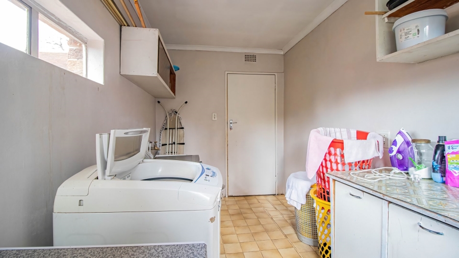 5 Bedroom Property for Sale in Mondeor Gauteng