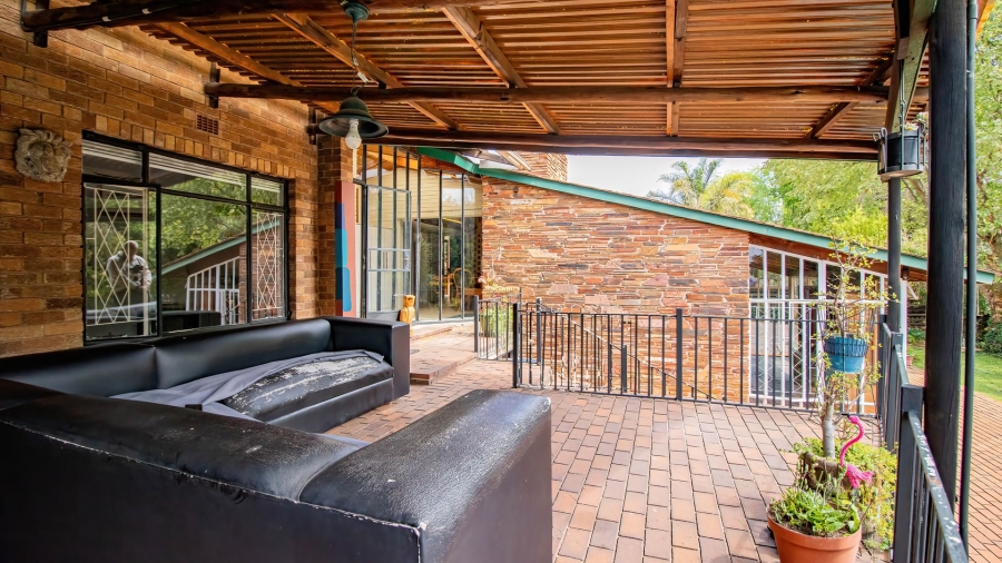 5 Bedroom Property for Sale in Mondeor Gauteng