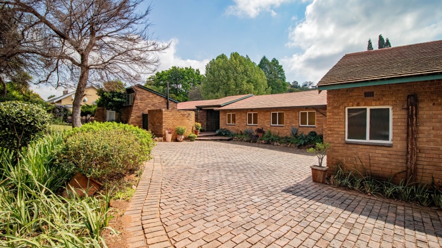 5 Bedroom Property for Sale in Mondeor Gauteng