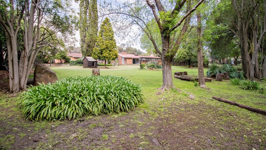 5 Bedroom Property for Sale in Mondeor Gauteng