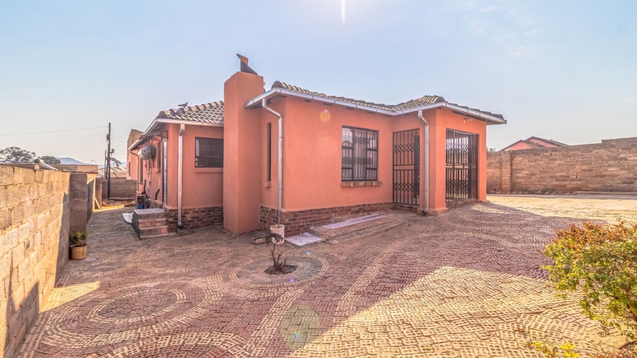 3 Bedroom Property for Sale in Lawley Gauteng