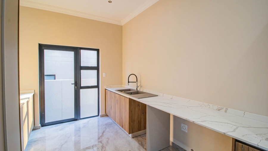 6 Bedroom Property for Sale in Eye of Africa Gauteng