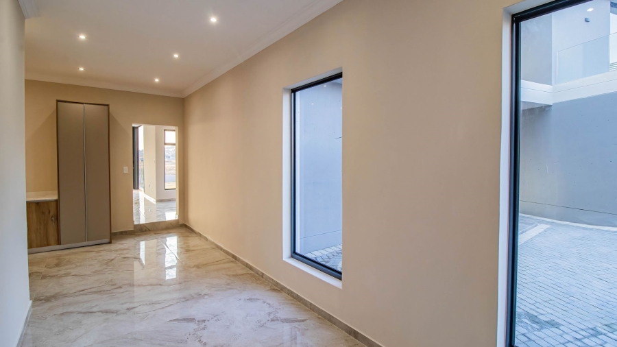 6 Bedroom Property for Sale in Eye of Africa Gauteng
