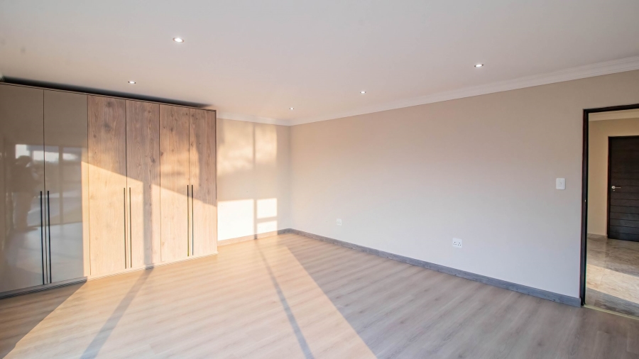 6 Bedroom Property for Sale in Eye of Africa Gauteng