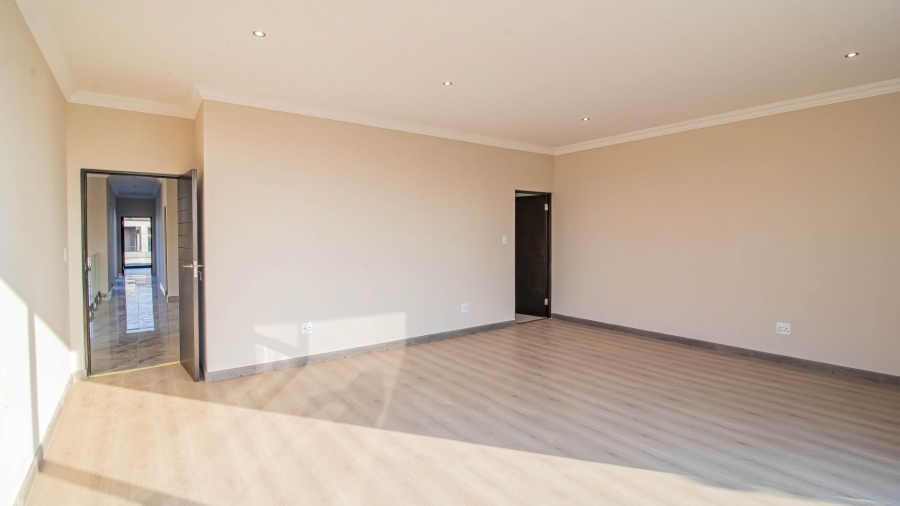 6 Bedroom Property for Sale in Eye of Africa Gauteng