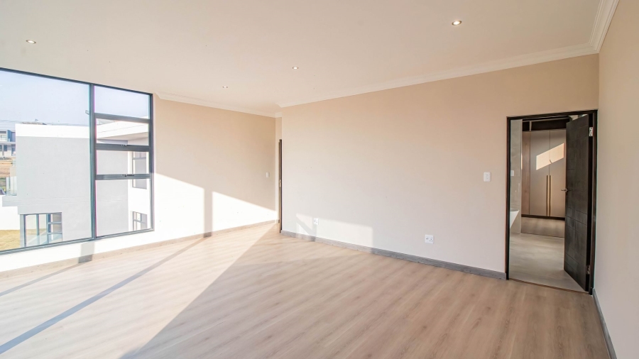 6 Bedroom Property for Sale in Eye of Africa Gauteng