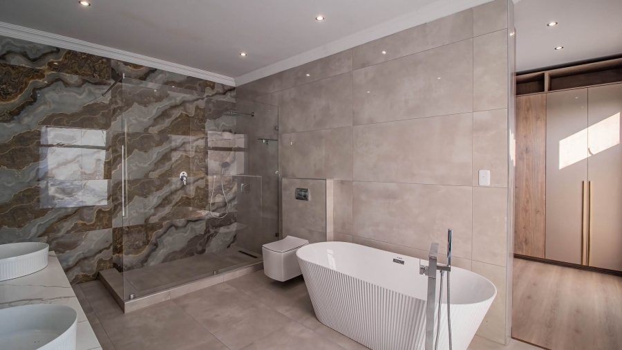 6 Bedroom Property for Sale in Eye of Africa Gauteng