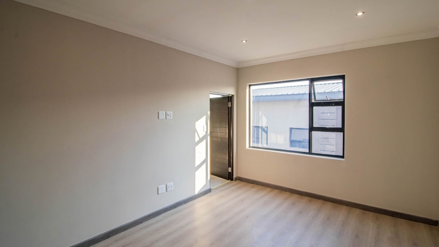 6 Bedroom Property for Sale in Eye of Africa Gauteng