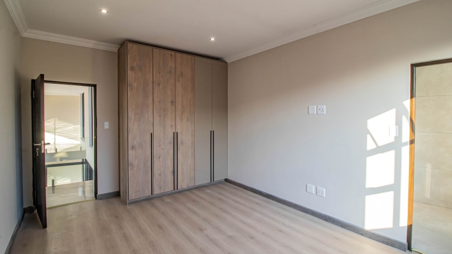6 Bedroom Property for Sale in Eye of Africa Gauteng