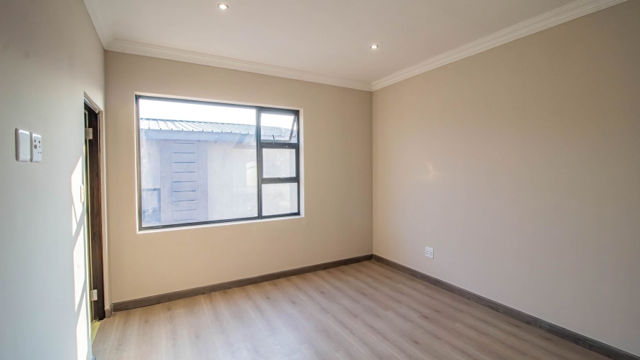 6 Bedroom Property for Sale in Eye of Africa Gauteng