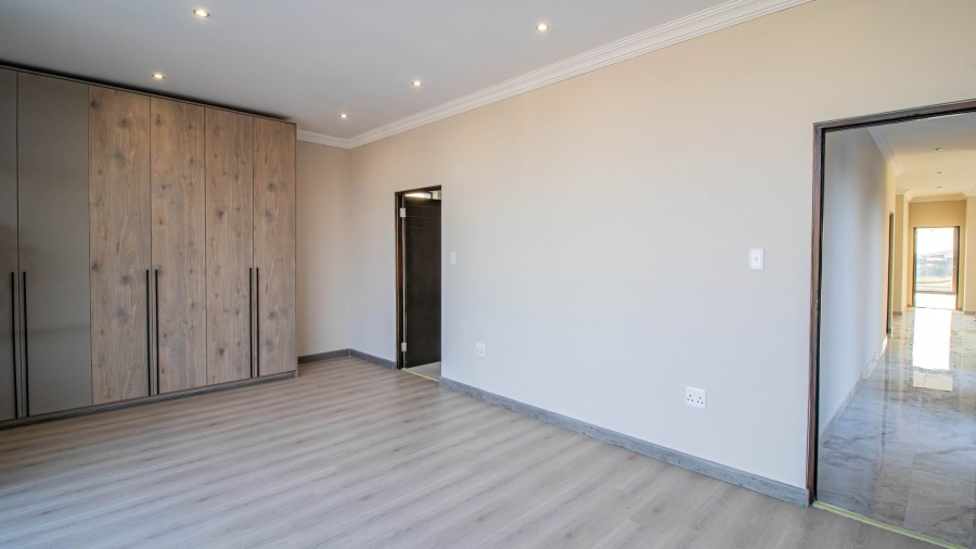 6 Bedroom Property for Sale in Eye of Africa Gauteng