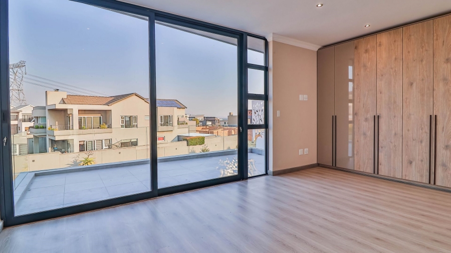 6 Bedroom Property for Sale in Eye of Africa Gauteng