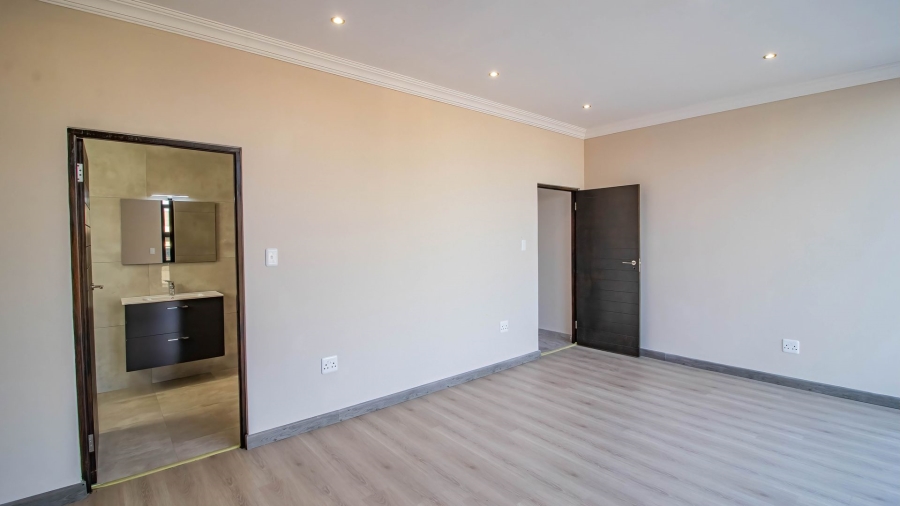 6 Bedroom Property for Sale in Eye of Africa Gauteng