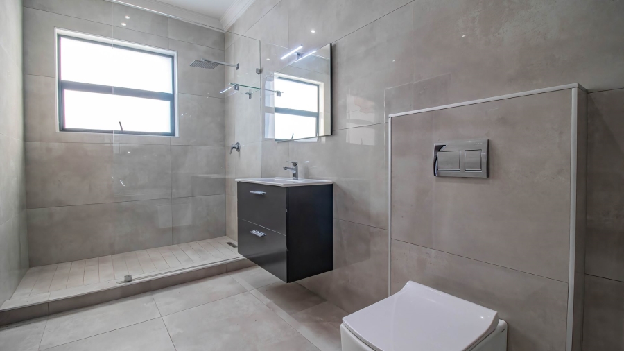 6 Bedroom Property for Sale in Eye of Africa Gauteng
