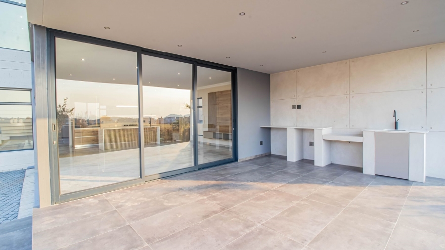 6 Bedroom Property for Sale in Eye of Africa Gauteng