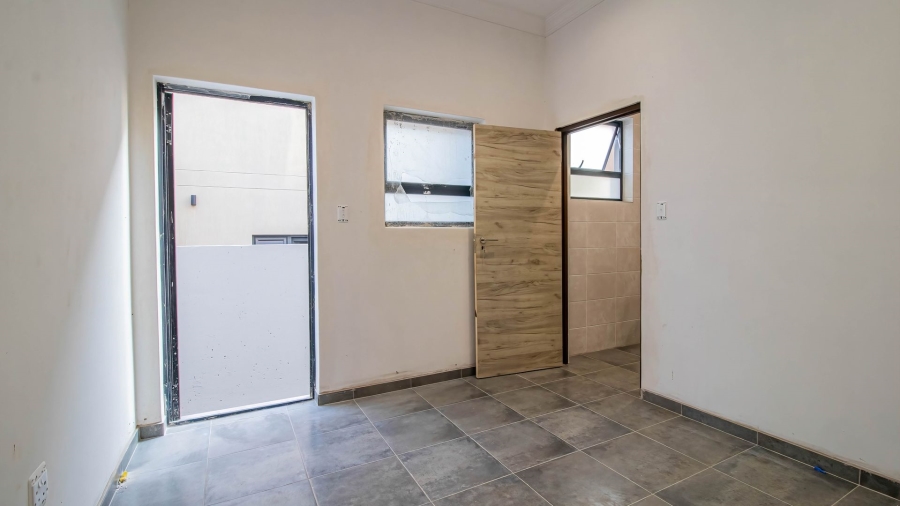 6 Bedroom Property for Sale in Eye of Africa Gauteng