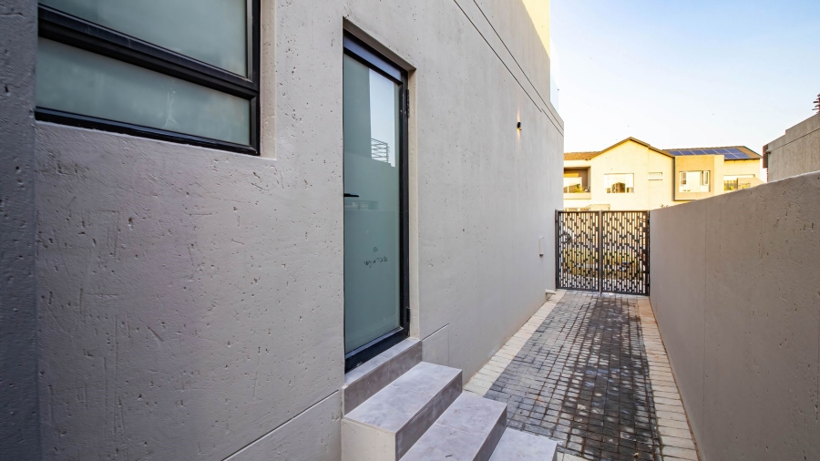 6 Bedroom Property for Sale in Eye of Africa Gauteng