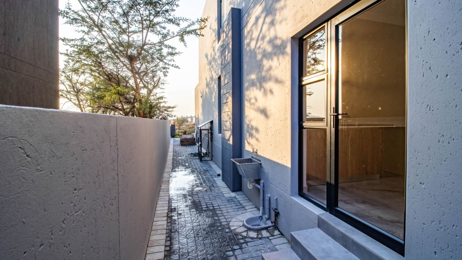 6 Bedroom Property for Sale in Eye of Africa Gauteng