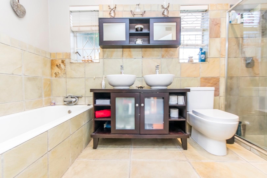 To Let 4 Bedroom Property for Rent in Parkmore Gauteng