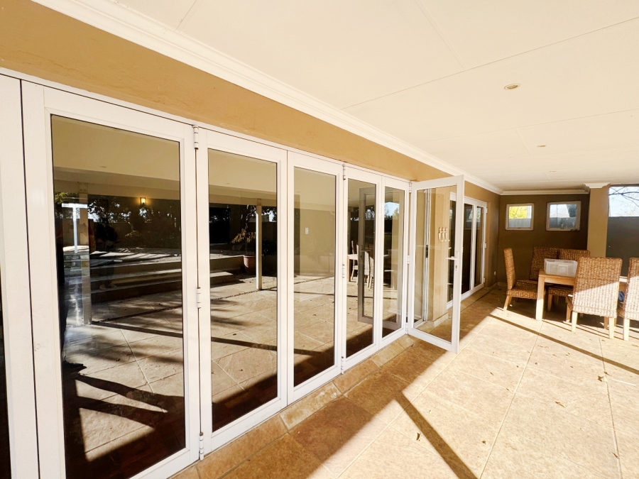 To Let 4 Bedroom Property for Rent in Parkmore Gauteng