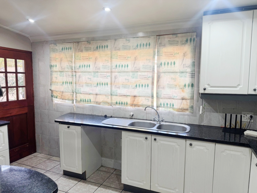 To Let 4 Bedroom Property for Rent in Parkmore Gauteng