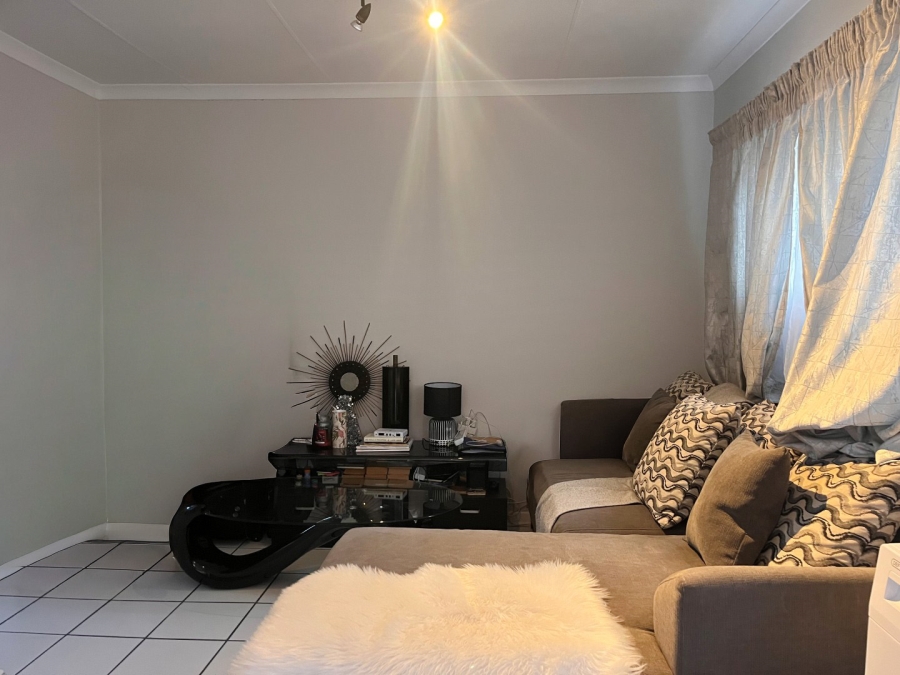 To Let 1 Bedroom Property for Rent in Sandringham Gauteng