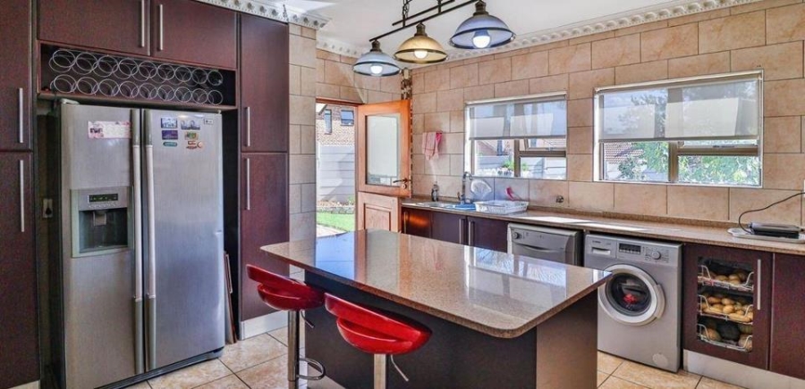 3 Bedroom Property for Sale in Mulbarton Gauteng