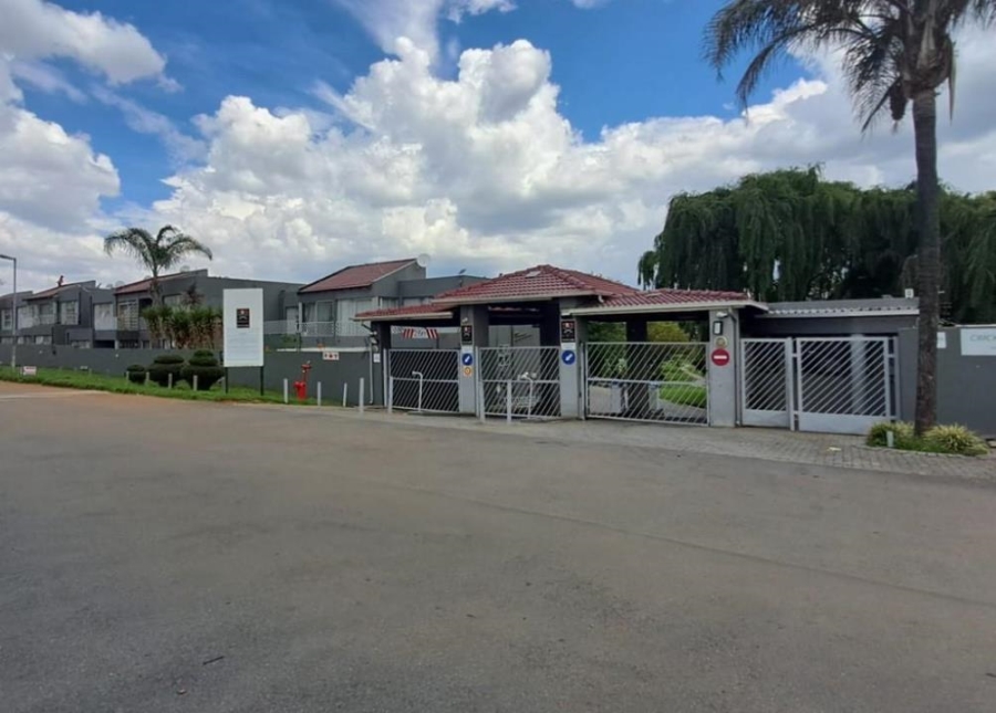 2 Bedroom Property for Sale in Mulbarton Gauteng