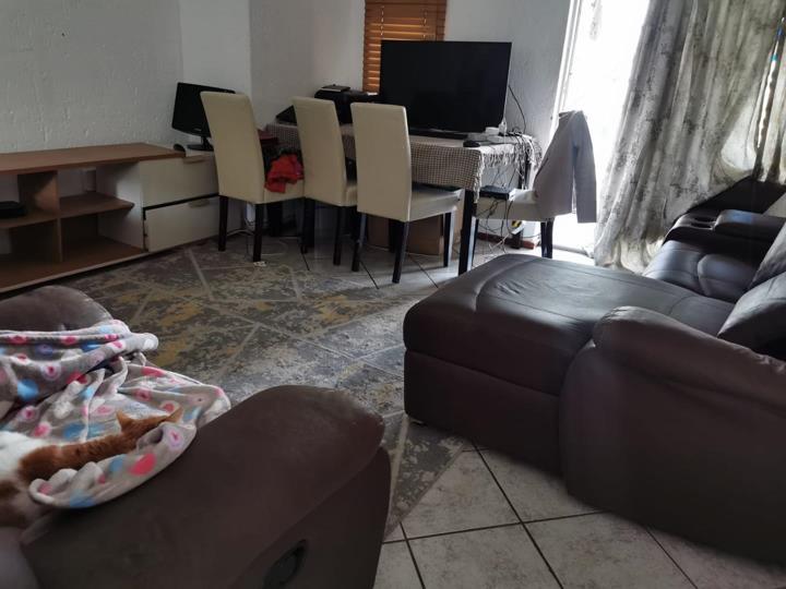 2 Bedroom Property for Sale in Mulbarton Gauteng