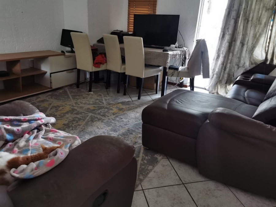 2 Bedroom Property for Sale in Mulbarton Gauteng