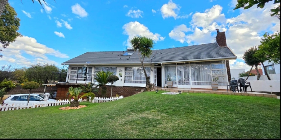 3 Bedroom Property for Sale in Linmeyer Gauteng