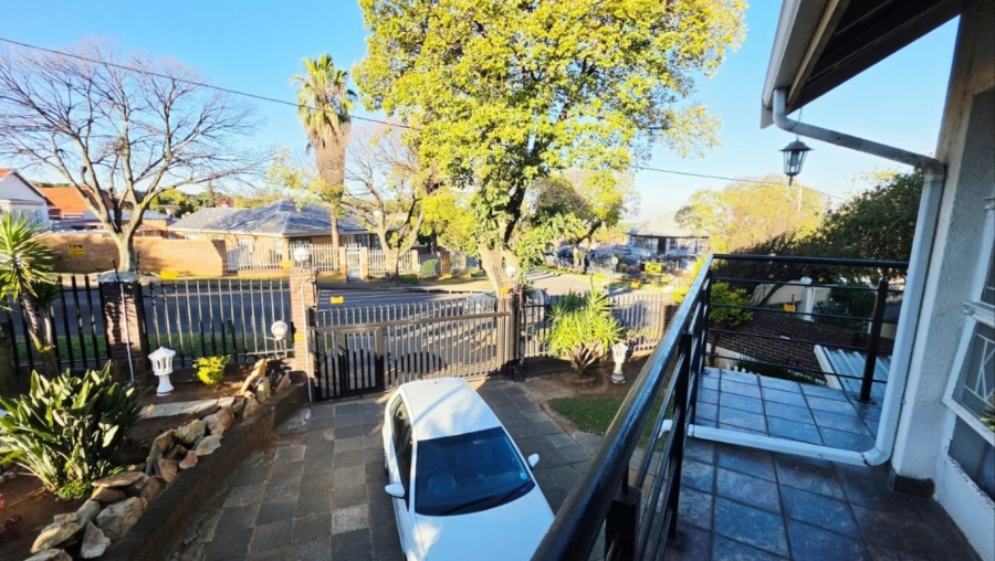 3 Bedroom Property for Sale in Linmeyer Gauteng