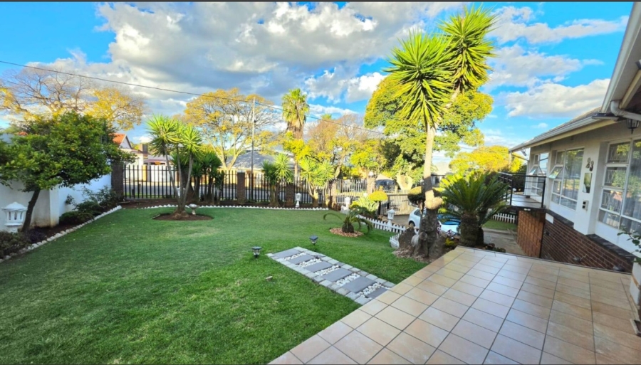 3 Bedroom Property for Sale in Linmeyer Gauteng