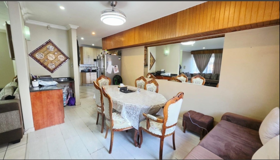 3 Bedroom Property for Sale in Linmeyer Gauteng