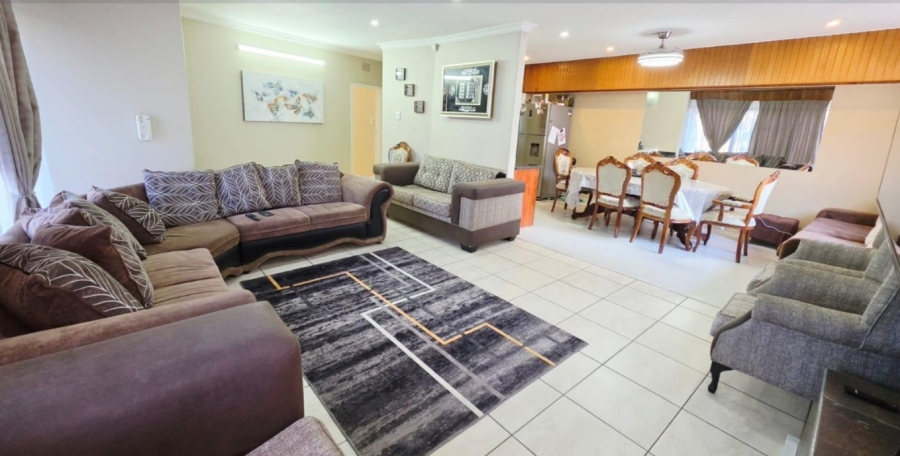3 Bedroom Property for Sale in Linmeyer Gauteng