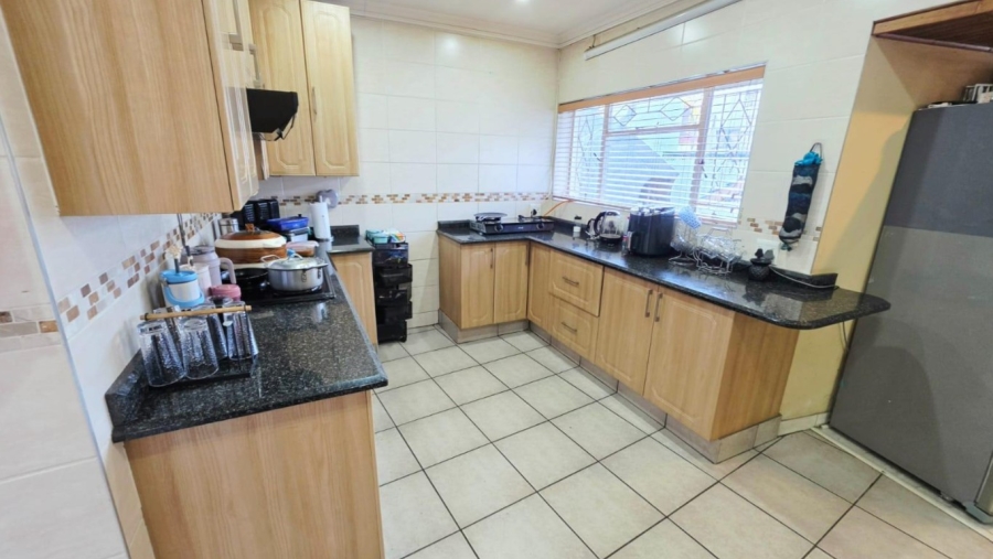 3 Bedroom Property for Sale in Linmeyer Gauteng