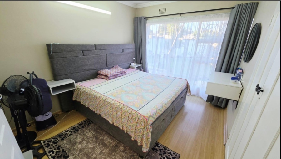 3 Bedroom Property for Sale in Linmeyer Gauteng