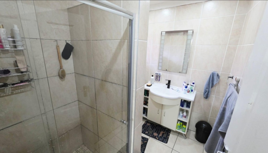 3 Bedroom Property for Sale in Linmeyer Gauteng