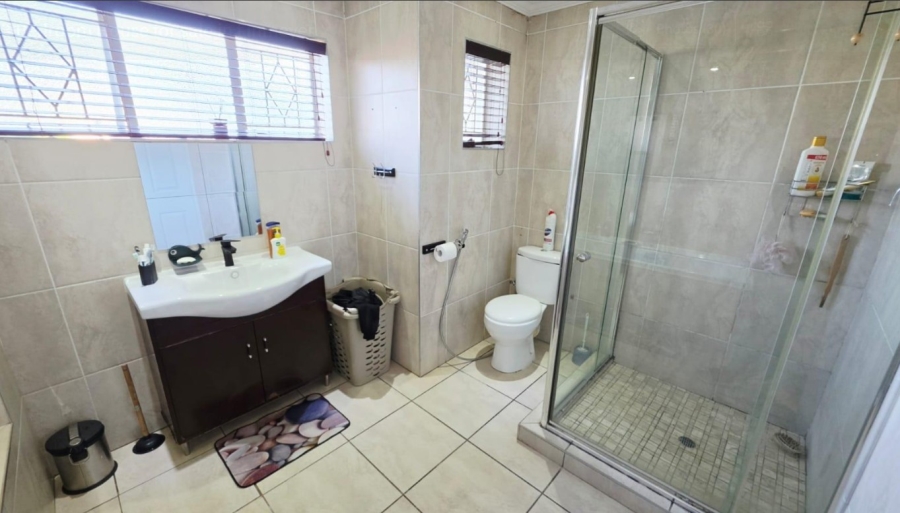 3 Bedroom Property for Sale in Linmeyer Gauteng
