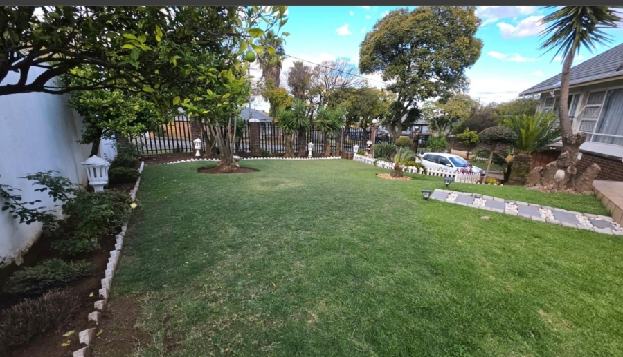 3 Bedroom Property for Sale in Linmeyer Gauteng