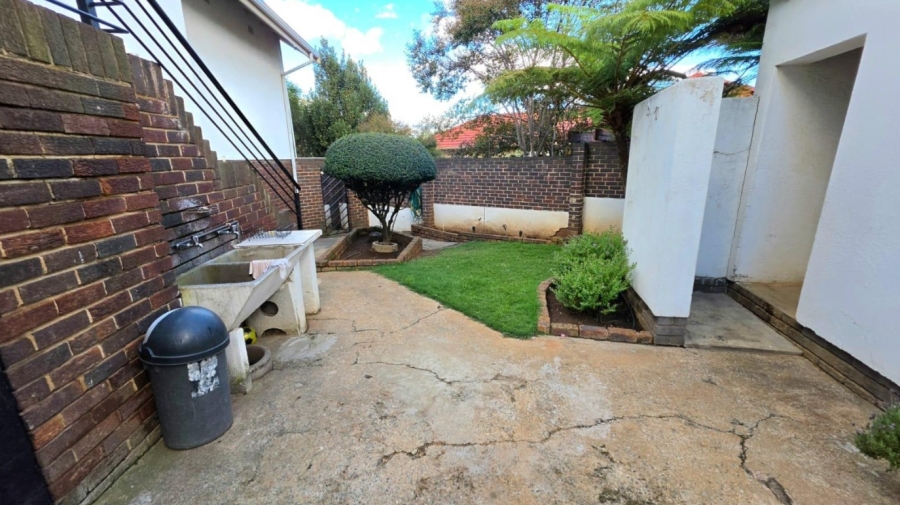 3 Bedroom Property for Sale in Linmeyer Gauteng