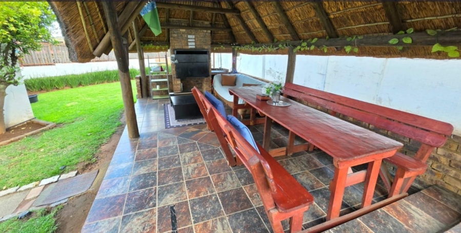 3 Bedroom Property for Sale in Linmeyer Gauteng