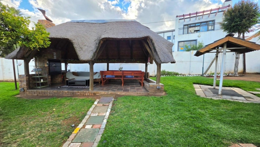 3 Bedroom Property for Sale in Linmeyer Gauteng