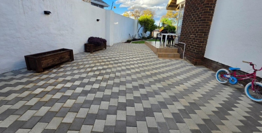 3 Bedroom Property for Sale in Linmeyer Gauteng
