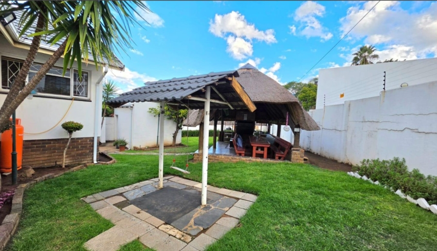 3 Bedroom Property for Sale in Linmeyer Gauteng
