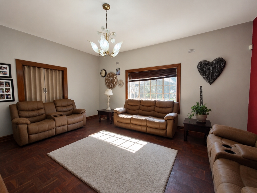 5 Bedroom Property for Sale in Unitas Park Gauteng