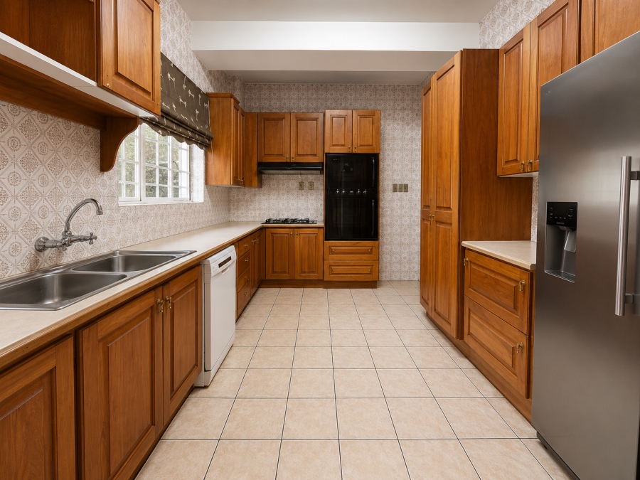 5 Bedroom Property for Sale in Unitas Park Gauteng