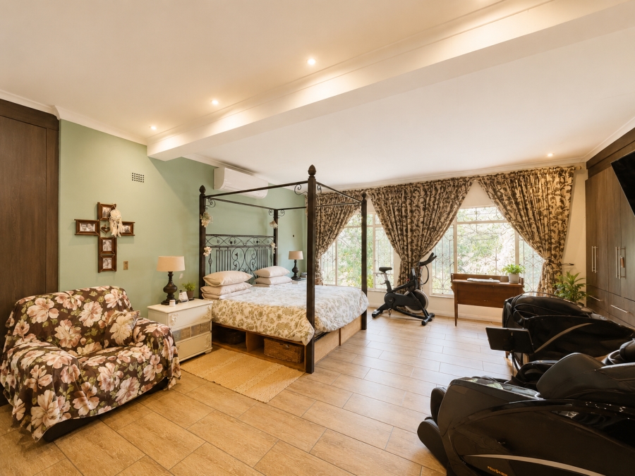 5 Bedroom Property for Sale in Unitas Park Gauteng
